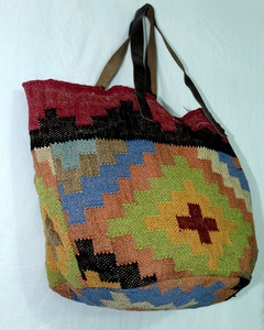 Sac fourre-tout en jute fait main pour femmes indiennes avec deux anses, style vintage, fermeture ouverte, pour le shopping, les sorties et l'usage quotidien, prix de gros - Product Image 3