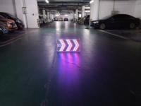 Panneau de flèche de trafic solaire à LED haute visibilité en aluminium clignotant et matériau PC pour la sécurité routière