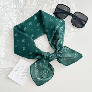 Sciarpa Paisley con Motivo a Fiori di Cashew, Elegante e Versatile, da Annodare alle Borse e Abbinare alle Camicie - Product Image 3