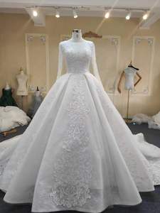 S9264F Nuovo Abito da Sposa 2024 a Maniche Lunghe con Elegante Design in Pizzo sulla Schiena, Strascico a Cappella e Motivo Avvolgente in Vita 	   Abito da Sposa di Lusso - Product Image 2