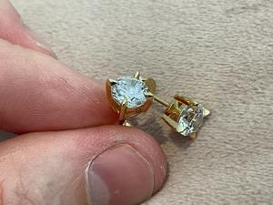 Pendientes de Diamantes Atemporales de Calidad Premium en Oro de 18K, Joyería Fina Certificada para Uso en la Oficina, Uso Casual, Regalos en Venta - Product Image 4
