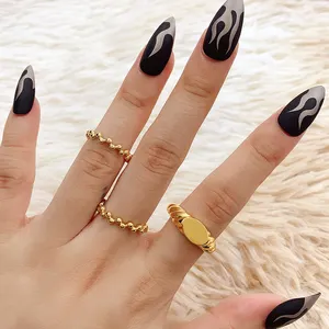 珠宝制造商准备装运普通戒指真镀金可调不规则小珠黄铜戒指