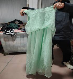 Robe en soie <span class=keywords><strong>d</strong></span>'occasion prête à être expédiée, robe <span class=keywords><strong>de</strong></span> soirée formelle en soie <span class=keywords><strong>de</strong></span> qualité supérieure, <span class=keywords><strong>vente</strong></span> en gros pour soirées et <span class=keywords><strong>occasions</strong></span> culturelles, vêtements <span class=keywords><strong>d</strong></span>'occasion - Product Image 3