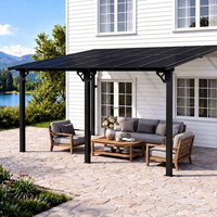 Pergola autonome à lames orientables avec structure en métal graphite et toit rigide pyramidal pour villas et jardins Fjord