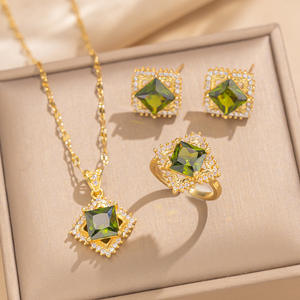 Conjunto de joyería elegante de lujo para mujer al por mayor collar de acero inoxidable con diamantes de imitación Rosa verde anillos ajustables conjunto de pendientes - Product Image 2