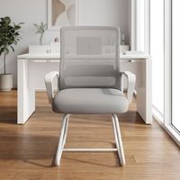 Chaise de bureau ergonomique en maille pivotante avec accoudoirs, base chromée et roulettes pour le bureau à domicile