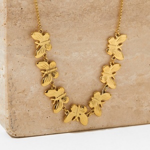 Collar de Mariposas Múltiples de Acero Inoxidable Chapado en Oro de 18K Resistente al Agua para Mujer - Product Image 3