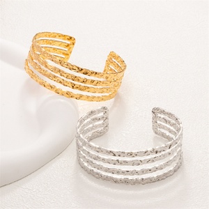 Brazalete de Lujo en Forma de C, Chapado en Oro, Acero Inoxidable, Brazalete Hueco, Joyería - Product Image 1