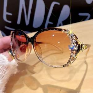 New Eyewear Fashion sun glasses YV400 Diamond Oversized <b>Frame</b> Beach Travel Women's Sun protection Sunglasses Wholesale - Product Image 4