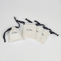 Nouvelle Pochette de Luxe Grise en Microfibre avec Cordon de Serrage et Logo Personnalisé – Étui Souple pour Lunettes de Soleil et Rangement d'Accessoires Technologiques pour Marques