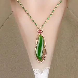 Collana di giada in stile cinese colar De Jade in acciaio inossidabile collana di giada a goccia in pietra naturale placcata in oro con ciondolo in giada verde