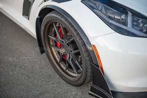 สำหรับ Corvette C7 ปี 2014-2019 ชุดแต่งขอบล้อหน้า 2 ชิ้น  แบบมันเงา ลายคาร์บอนไฟเบอร์ - Product Image 4