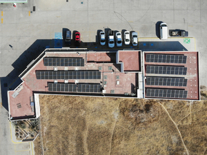 Pannello Solare Yangtze 700W Tutto Nero con Funzione di Potenza Massima che Offre Energia Elegante e Affidabile per Decenni di Uso Domestico - Product Image 2