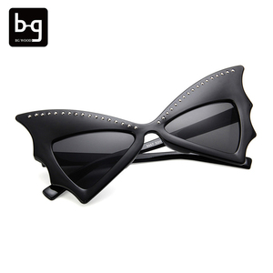 Occhiali da Sole di Alta Moda con Design a Farfalla, Decorazione in Metallo e Rivetti, Occhiali da Sole Stile <span class=keywords><strong>Cat</strong></span> <span class=keywords><strong>Eye</strong></span> per Donne - Product Image 1