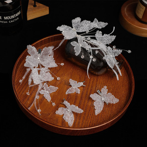 Diseño original de Hera, nueva horquilla para el cabello hecha a mano con plumas de hadas blancas y mariposas, para vestido de boda, tocado nupcial. - Product Image 3
