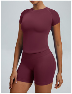 Ensemble 2 pièces pour femme : Haut court de sport à manches courtes et short taille haute – Tenue de fitness et yoga - Product Image 6
