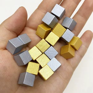 Pezzi in Legno Ecologico da 10mm per Giochi da Tavolo, Cubi in Legno Dipinti Oro e Argento per Scacchi e Puzzle - Product Image 1