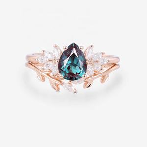 Anello di fidanzamento in alessandrite da laboratorio in argento Sterling con taglio a pera - Product Image 2