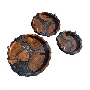 Plateau de service artisanal en bois d'acacia et résine de style nordique avec poignées minimalistes en métal noir pour cuisine et salon de luxe - Product Image 1