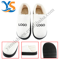 Claquettes en fourrure personnalisées pour hommes, pantoufles d'intérieur personnalisées avec logo imprimé pour hommes, pantoufles personnalisées avec logo et semelle intérieure en coton