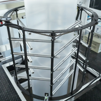 Ligne d'extrusion de film plastique monocouche avec tête de mouvement rotatif et double enrouleur automatique