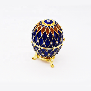 Caja de Joyería de Estilo Vintage con Huevos Rusos de Cristal Esmaltados Coloridos al Estilo Fabergé - Product Image 5