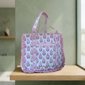 Bolso tote bohemio acolchado de algodón rosa con estampado a mano, ligero, estilo Kantha, con correa para el hombro, para uso diario, lavable, ideal para el verano. - Product Image 1