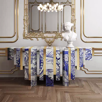 Table console moderne de luxe en bois massif peinte à la main avec plateau en marbre, design italien écologique, pieds en acier inoxydable doré, salon