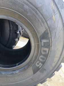 ยางลมคุณภาพสูง OTR E-3 L-3 26.5-25 ยางตันแบบไม่มียางในสำหรับรถตักล้อยาง - Product Image 4