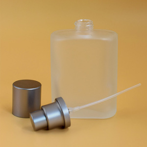 Flacone di profumo cosmetico da viaggio in vetro ad alta quantità <span class=keywords><strong>Spray</strong></span> diffusore di olio di forma quadrata opaca contenitore cosmetico portatile per auto di <span class=keywords><strong>casa</strong></span> - Product Image 3