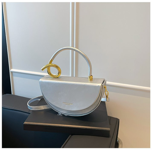 Bolso de Mano de Lujo con Etiqueta Privada al por Mayor, Bolso de Hombro de Cuero PU Vintage con Asa Metálica Dorada Escultural en Forma de Media Luna para Mujer - Product Image 6