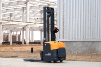 Apilador Eléctrico de Palets 3t 3000kg 3m de Alta Resistencia, Transpaleta Eléctrica para Almacén con Batería de Plomo-Ácido 48V, Certificación CE y Desplazador Lateral Hidráulico