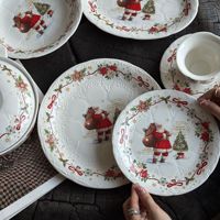 Service de table en céramique de Noël, motif vintage en relief du Père Noël, assiettes, bols et tasses en porcelaine pour la décoration de table des fêtes