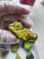 Autunite, cristal minéral vert fluorescent naturellement présent, bloc de forme cubique, extraits localement du Hunan, collection de spécimens, autre