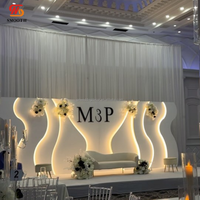 Toile de fond de scène de mariage de luxe lisse, arche ondulée blanche en acrylique PVC 3D avec LED