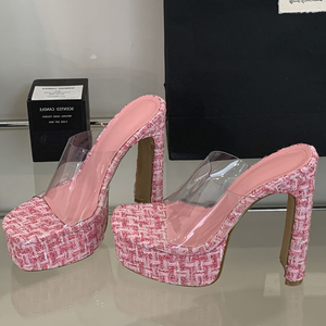 Sandales compensées à talons hauts pour femmes 2025 avec motif quadrillé et bande transparente antidérapante - Product Image 2