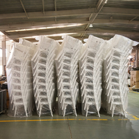 Chaises à dossier croisé pour événements et mariages, pour fêtes et hôtels, pour la restauration et l'utilisation en appartement, chaise en plastique
