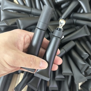 Gloss repulpant pour les lèvres Fill Lips Extreme 15 ml en tube souple, effet instantané, avec étiquette privée - Product Image 3