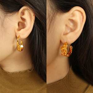 Pendientes de aro con diseño geométrico dorado para mujer, uso diario - Product Image 4