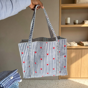 Sacs fourre-tout matelassés faits main à fermeture ouverte, mignons, pour le voyage et le quotidien, sacs fourre-tout en coton matelassé pour femmes avec imprimés floraux - Product Image 1