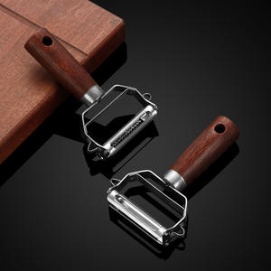 Mini éplucheur 3-en-1 en acier inoxydable avec manche en bois, éplucheur manuel pour légumes, fruits et pommes de terre, couleur naturelle, 2 pièces - Product Image 1