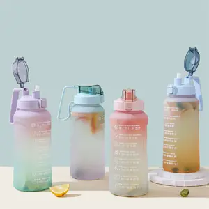 Bán buôn 2L miệng rộng nửa Gallon motivational BPA FREE chai nước bằng nhựa với tùy chỉnh tay áo với thời gian đánh dấu