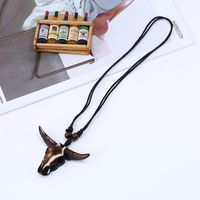 Collier Réglable pour Homme Gothique Crâne Tête de Taureau Pendentif Ethnique Résine Imitation Os de Yak Charme Vintage Long Chokers Lien Grand