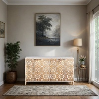 Buffet en bois avec motif géométrique incrusté |   Console de rangement blanche et dorée avec pieds en métal |   Salon contemporain