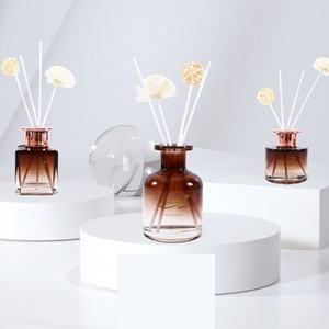 Diffuseur d'arômes élégant sans flamme de grande capacité Parfum de roseau à évaporation naturelle pour chambre d'hôtel Bain de pieds Équipements de l'hôtel - Product Image 1