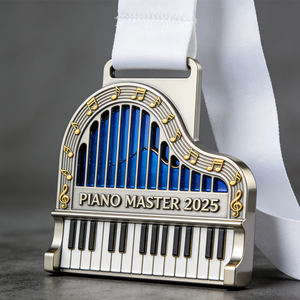 เหรียญรางวัลเปียโนแบบกำหนดเองขายส่ง โลโก้เคลือบแข็ง/นิ่ม ขนาดตามสั่ง สไตล์อเมริกัน - Product Image 2