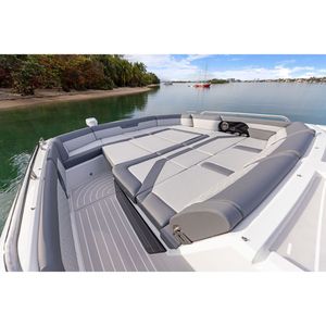 Galeon 435 2024, Barco Usado con Casco de Fibra de Vidrio, Velocidad de 35.0-40.0 Nudos, Motor a Gasolina, Tecnología de Infusión al Vacío - Product Image 5