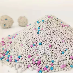 Arena aglomerante de bentonita para gatos con carbón activado de control de olores, varias fragancias, venta al por mayor OEM de gran volumen - Product Image 3