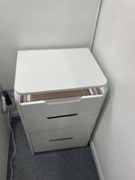 Lemari Penyimpanan Lipat Kecil Modern dengan Cermin Berlampu, Panel MDF, Meja Rias Terintegrasi, Meja Samping Tempat Tidur Mini untuk Kamar Tidur