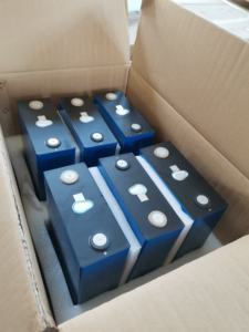 เซลล์แบตเตอรี่<span class=keywords><strong>ลิ</strong></span><span class=keywords><strong>เธี</strong></span><span class=keywords><strong>ยม</strong></span>ไอออนปริซึม3.2V 280Ah LFP <span class=keywords><strong>ฟอสเฟต</strong></span>พร้อมวัสดุขั้วบวกสำหรับเครื่องมือไฟฟ้ารถกอล์ฟเรือ - Product Image 3